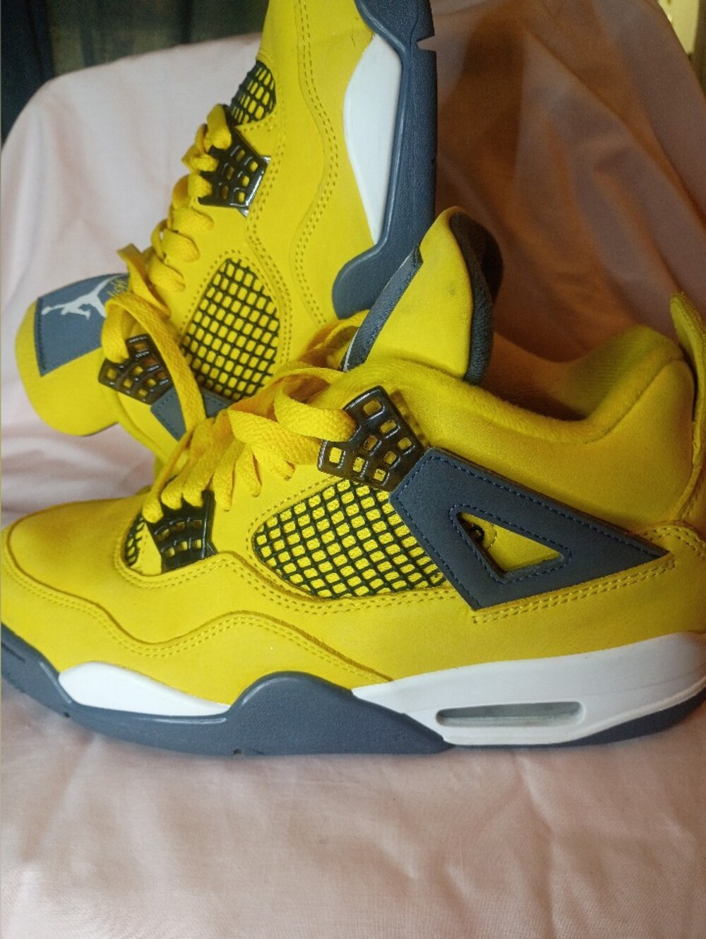 Jordan 4 Retro Lightning Size 8